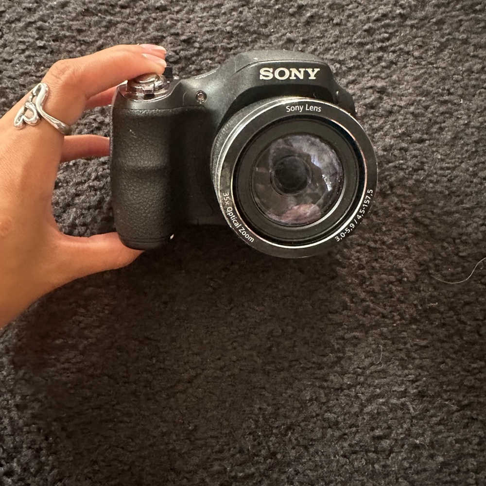 Sony camera - Picture 2 of 3